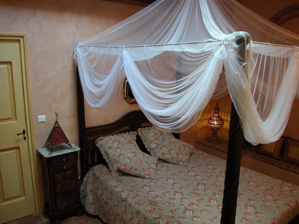 Le Mazet De La Dame Bed & Breakfast Barbentane Oda fotoğraf