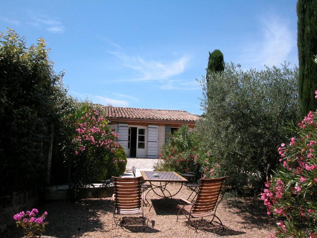 Le Mazet De La Dame Bed & Breakfast Barbentane Oda fotoğraf